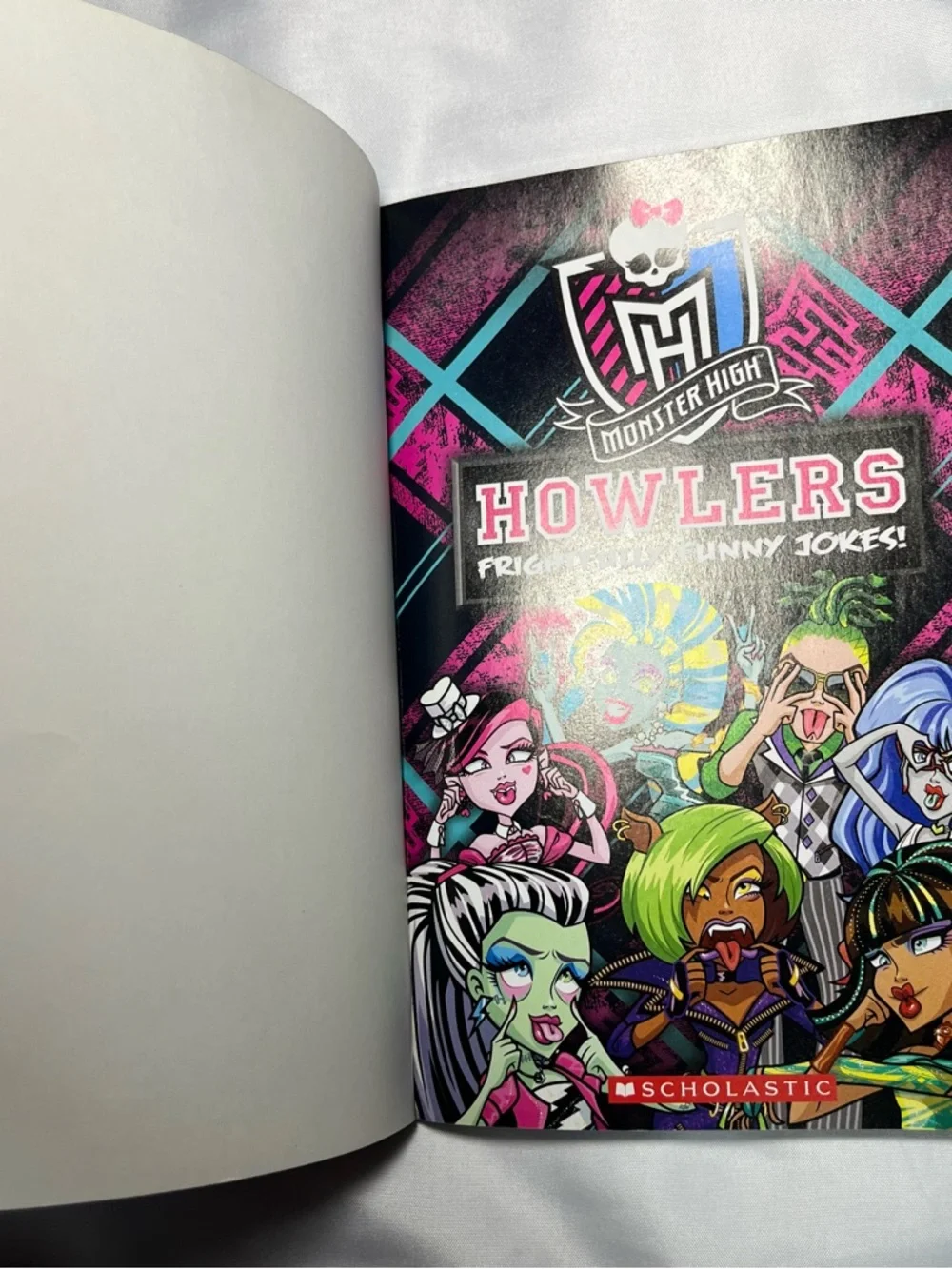Monster High Howlers‎ Frightfully Funny Jokes Book 2013 Scholastic PB
